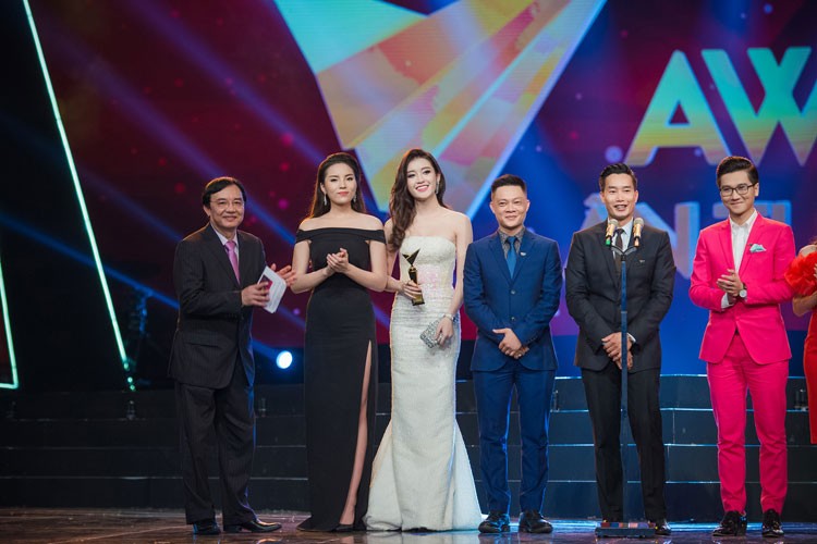 Huyen My goi cam do sac cung Ky Duyen tai VTV Awards-Hinh-10
